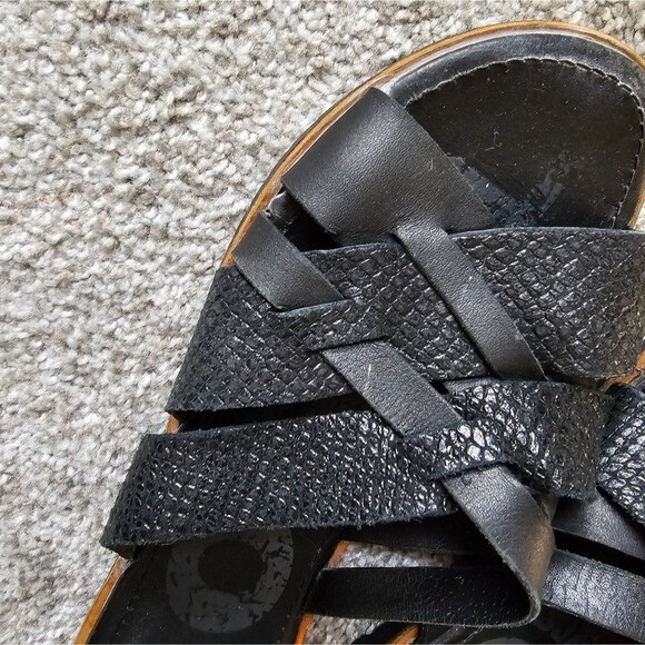 Sorel Black Leather Snake Print Sandals - Picture 2 of 6